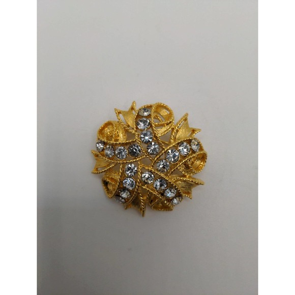 Vintage MJENT Gold Tone Wreath Style Circle Brooch With Clear White Crystal - Picture 5 of 9